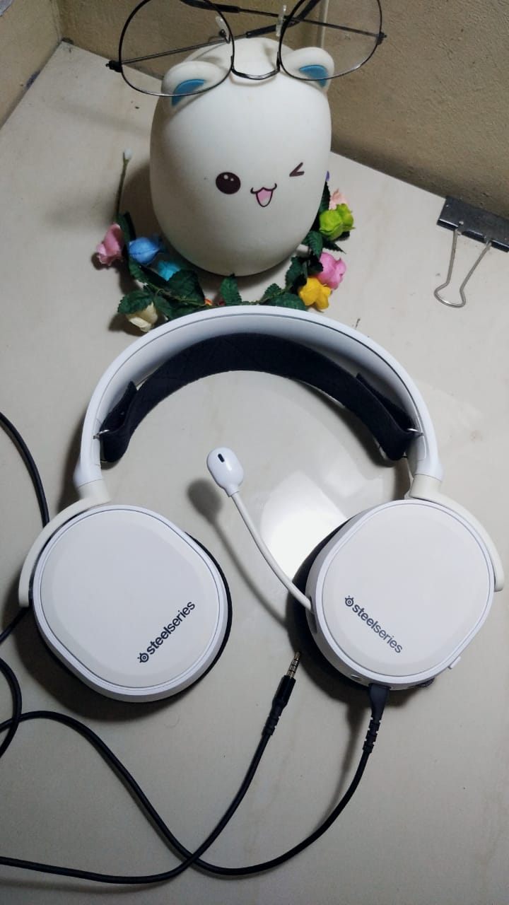 1.2 Steelseries Arctis 3